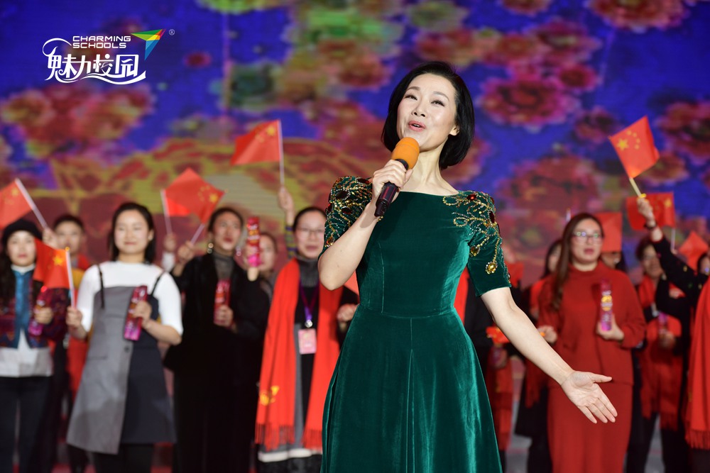 第二十届魅力校园春节大联欢歌唱家吕薇演唱《我和我的祖国》